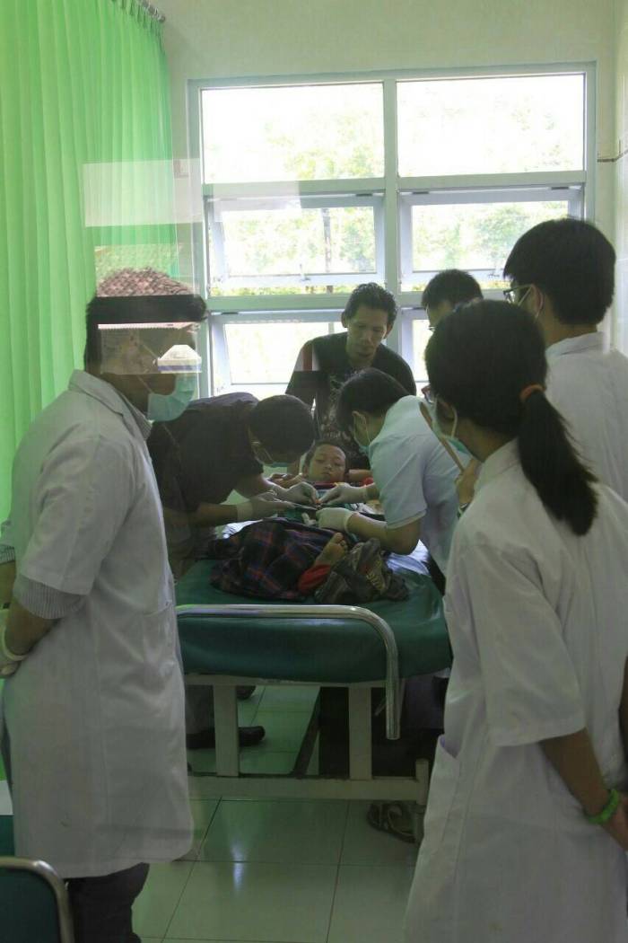 Khitanan massal oleh dokter alumni PMKK